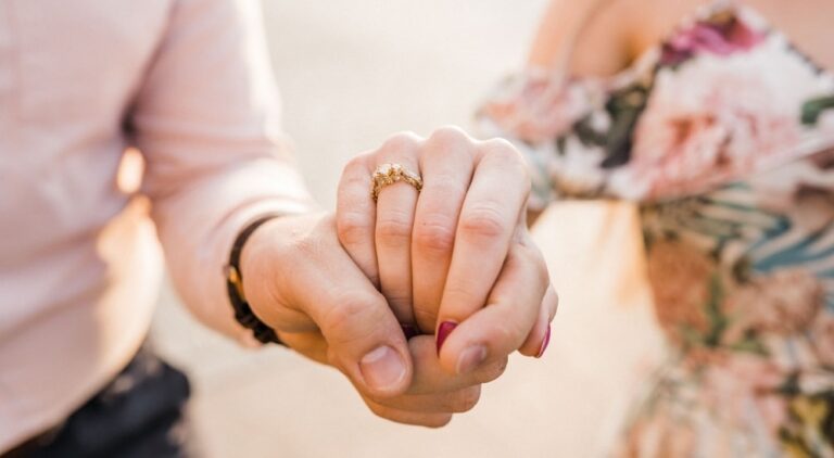 4 Tips for Smoothly Asking Someone to Marry You